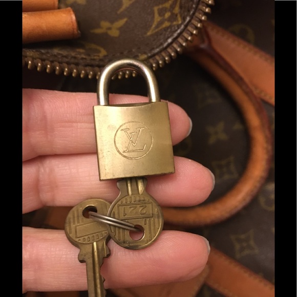 Authentic LV Keepall 50 - Picture 8 of 15